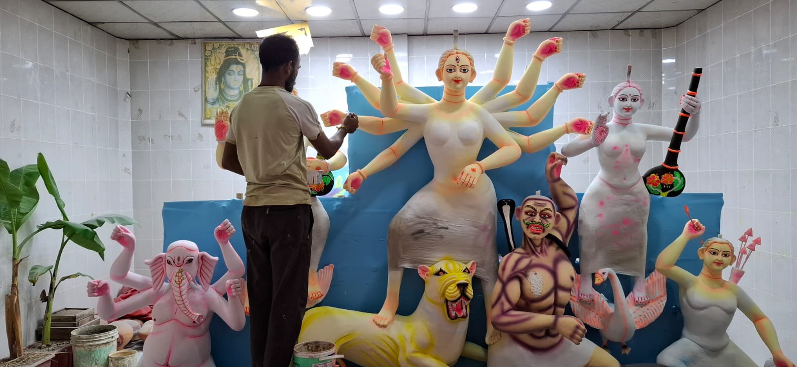 সুনামগঞ্জ জেলার ৪৪৪ পূজামণ্ডপে দুর্গাপূজার প্রস্তুতি, নিরাপত্তার মাঠে পুলিশ