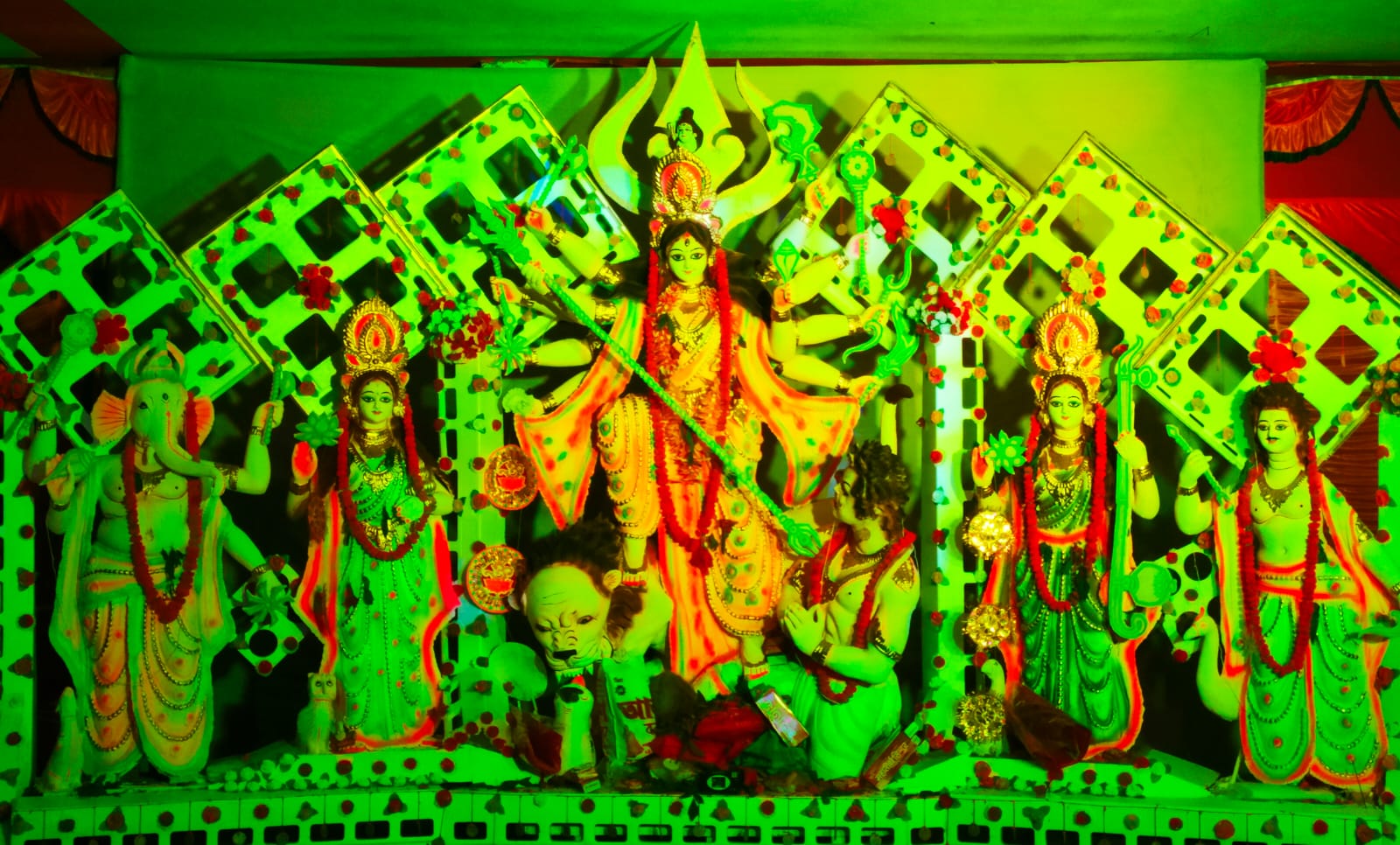 সৌহার্দ্য-সম্প্রীতি বজায় রাখার আহ্বান ও কঠোর নিরাপত্তা ব্যবস্থায় ঝিকরগাছায় সাড়ম্বরে ৫৯টি পূজা মন্ডপে দুর্গোৎসব