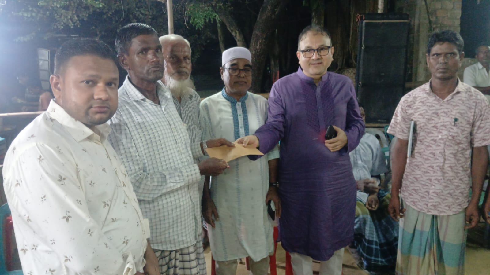 মহা অষ্টমীতে শান্তিগঞ্জে ব্যারিস্টার আনোয়ার হোসেনের পূজামণ্ডপ পরিদর্শন ও অনুদান বিতরণ
