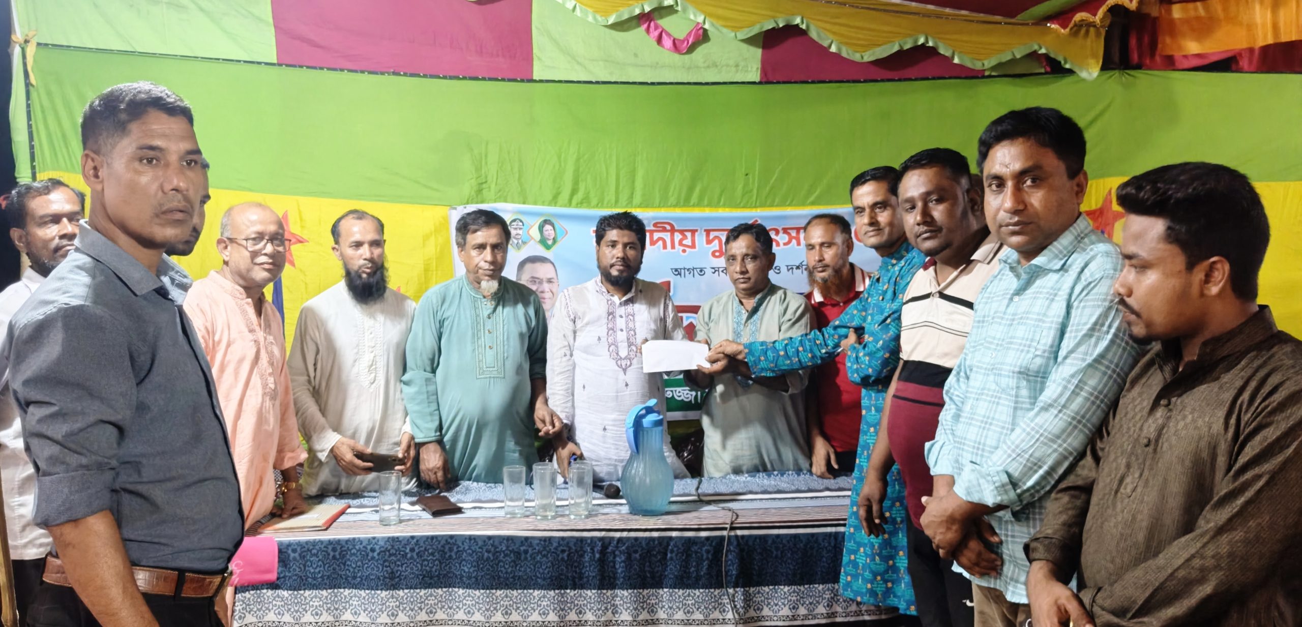 মহা অষ্টমীতে জামালগঞ্জ সদর ইউনিয়নে পূজামণ্ডপ পরিদর্শন ও অনুদান বিতরণ করলেন ইউপি চেয়ারম্যান কামাল