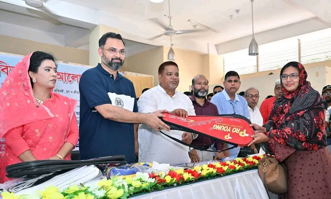 জাঁকজমকপূর্ণ আয়োজনে সম্পন্ন হলো ‘আরাফাত রহমান কোকো স্মৃতি ফুটবল টুর্নামেন্ট মাঠকে স্টেডিয়ামে রূপান্তরের ঘোষণা যুব ও ক্রীড়া প্রতিমন্ত্রী